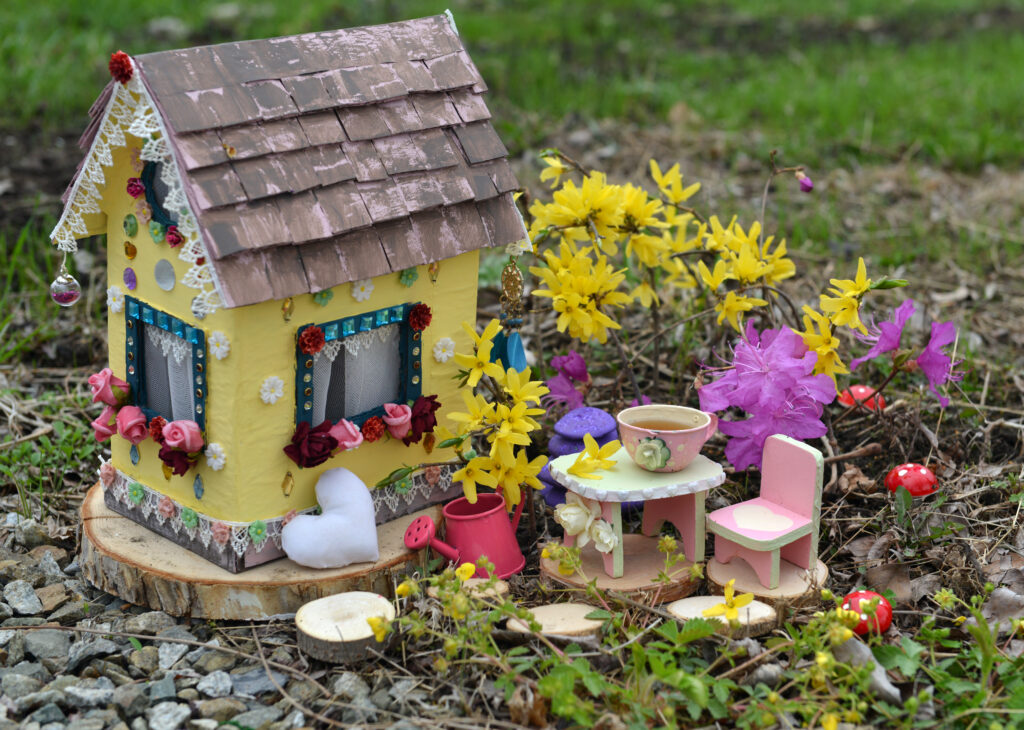 Themed Terrarium, Zen Garden, Fairy Garden, Creative Design, Ornamental Moss, Miniature Worlds, Indoor Gardening, Succulent Arrangements, Terrarium Decor